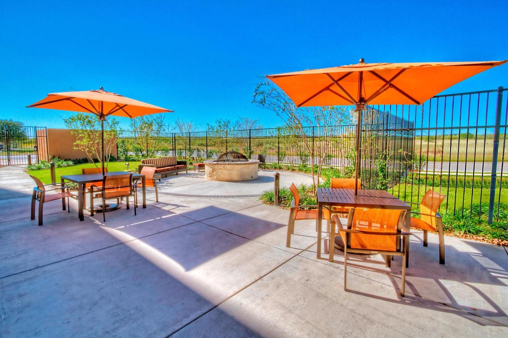 Courtyard By Marriott San Marcos Hotel Exterior photo