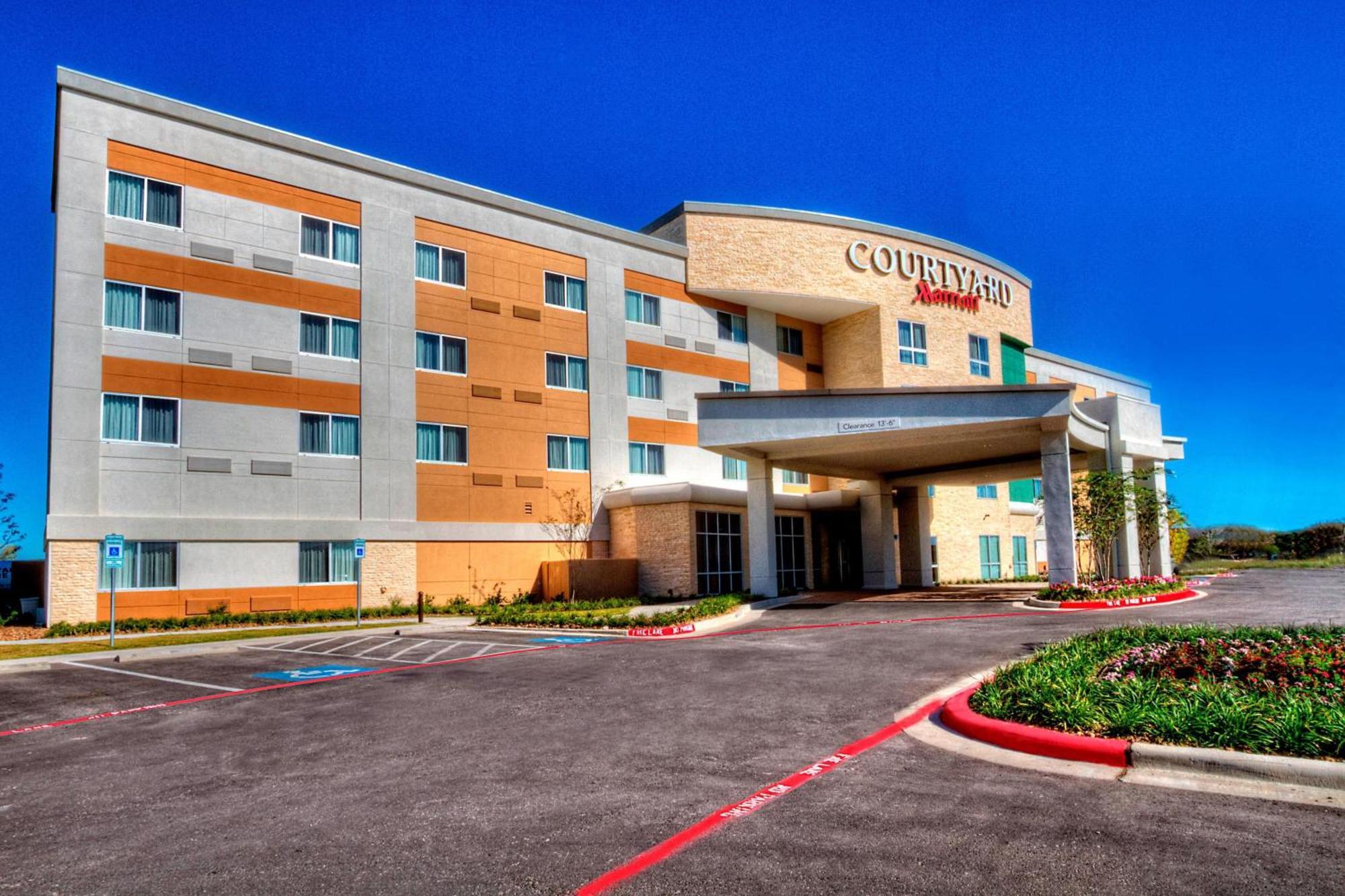 Courtyard By Marriott San Marcos Hotel Exterior photo