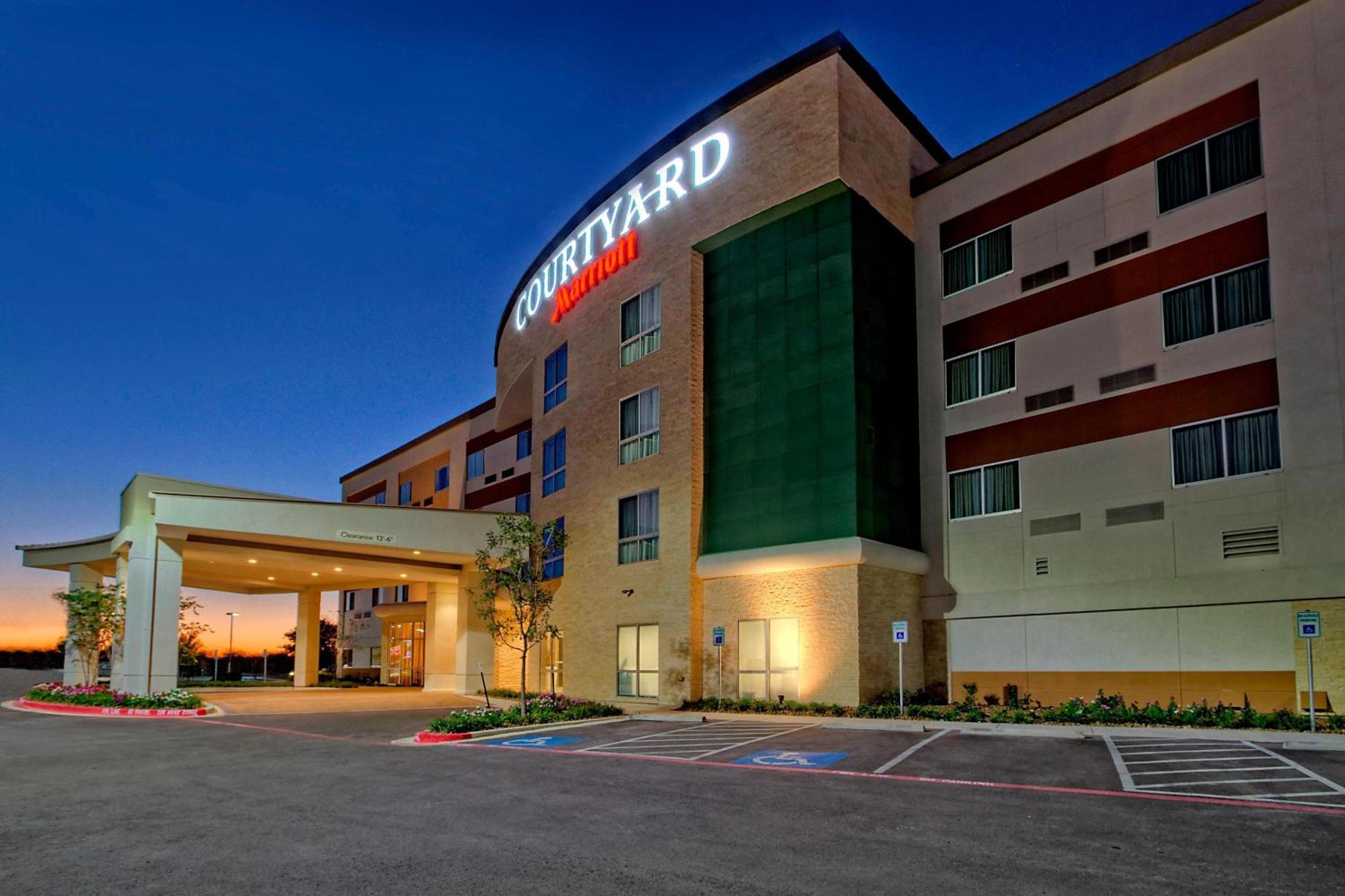Courtyard By Marriott San Marcos Hotel Exterior photo